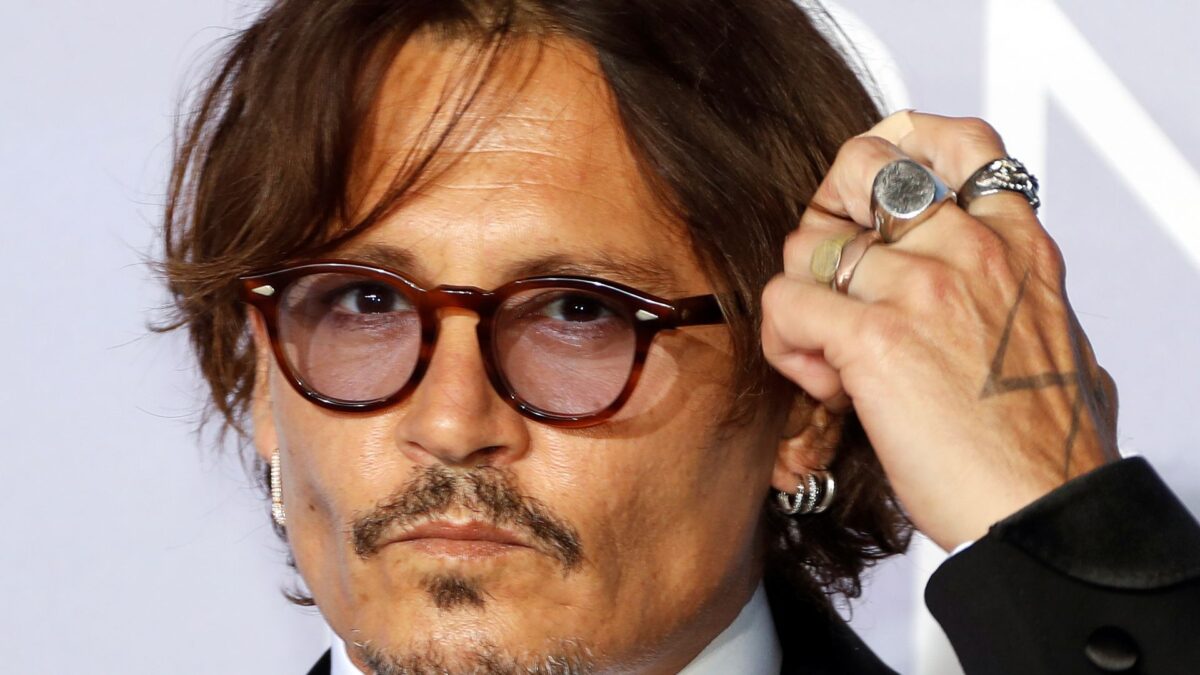 Après avoir gagné son procès, Johnny Depp frappe 59.000 euros sur la tête