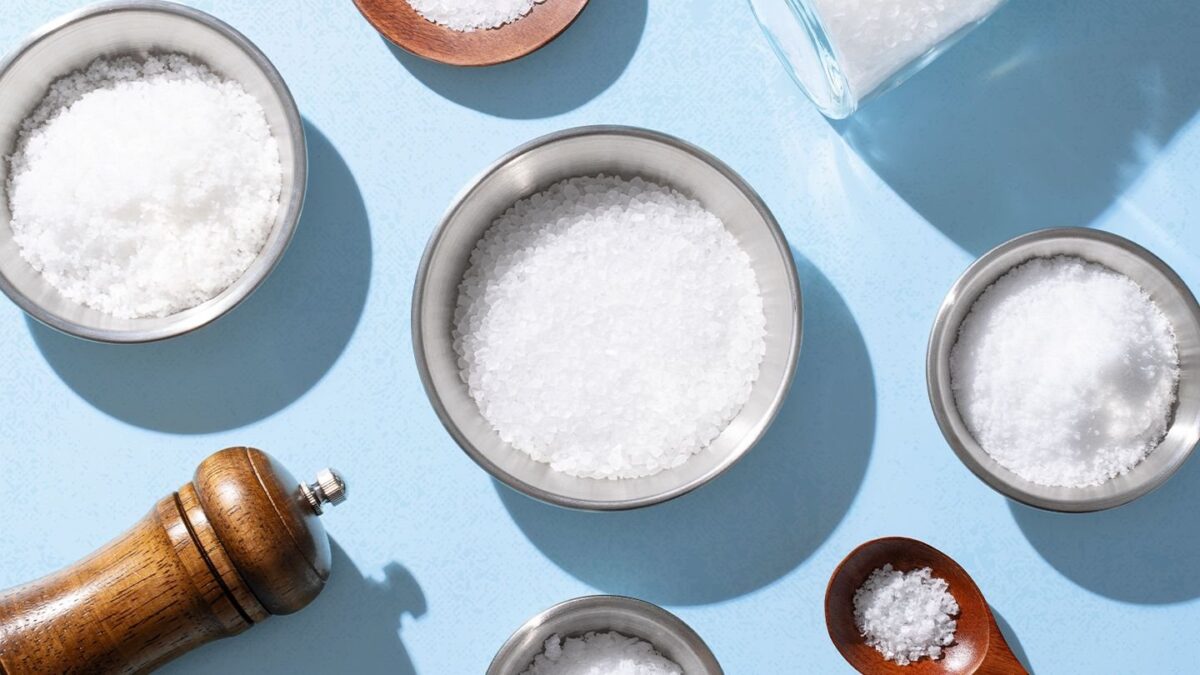 Les personnes qui ajoutent du sel à chaque repas peuvent mourir plus tôt que celles qui le font rarement