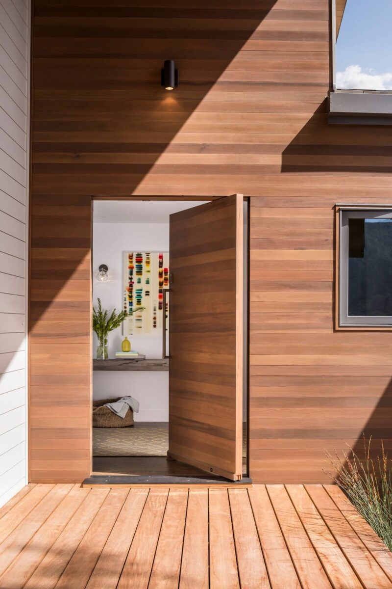 Portes pivotantes pour créer une entrée spectaculaire