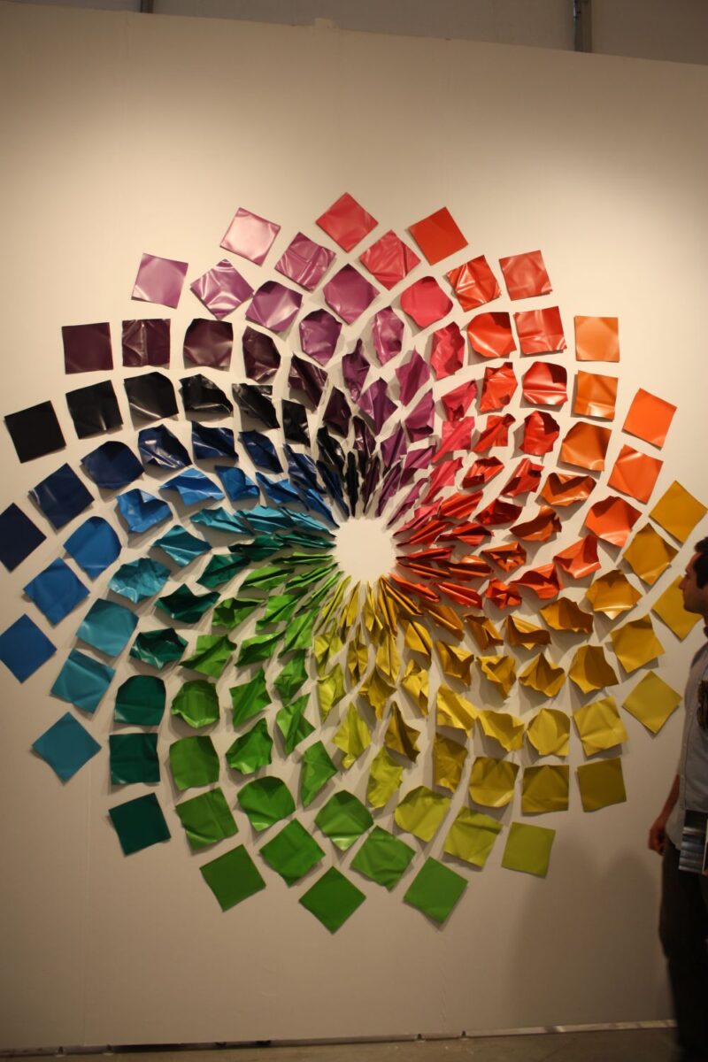 20 idées d’utilisation d’œuvres d’art pour ajouter une touche de couleur à votre espace