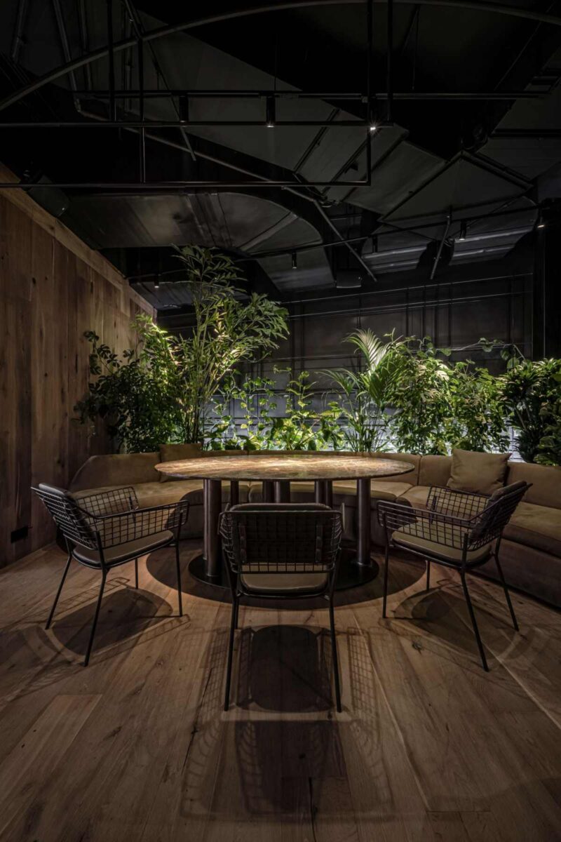 Le restaurant Par Bar 3 ramène la verdure dans la jungle de béton à Kyiv