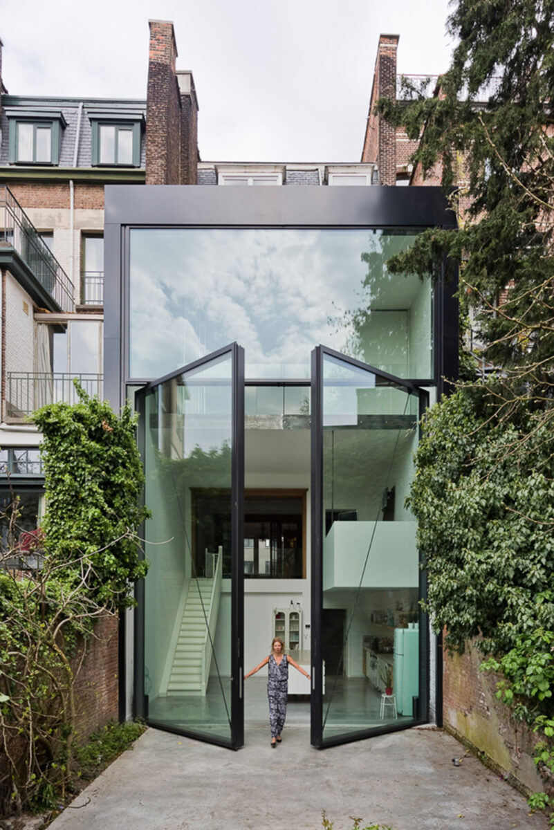 12 maisons extraordinaires avec des portes d’entrée en verre