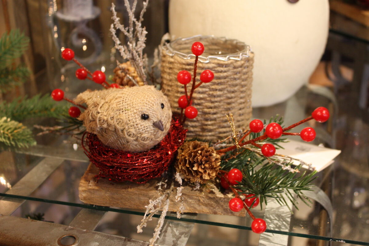 Essayez des décorations rustiques pour un sapin de Noël confortable et fait maison