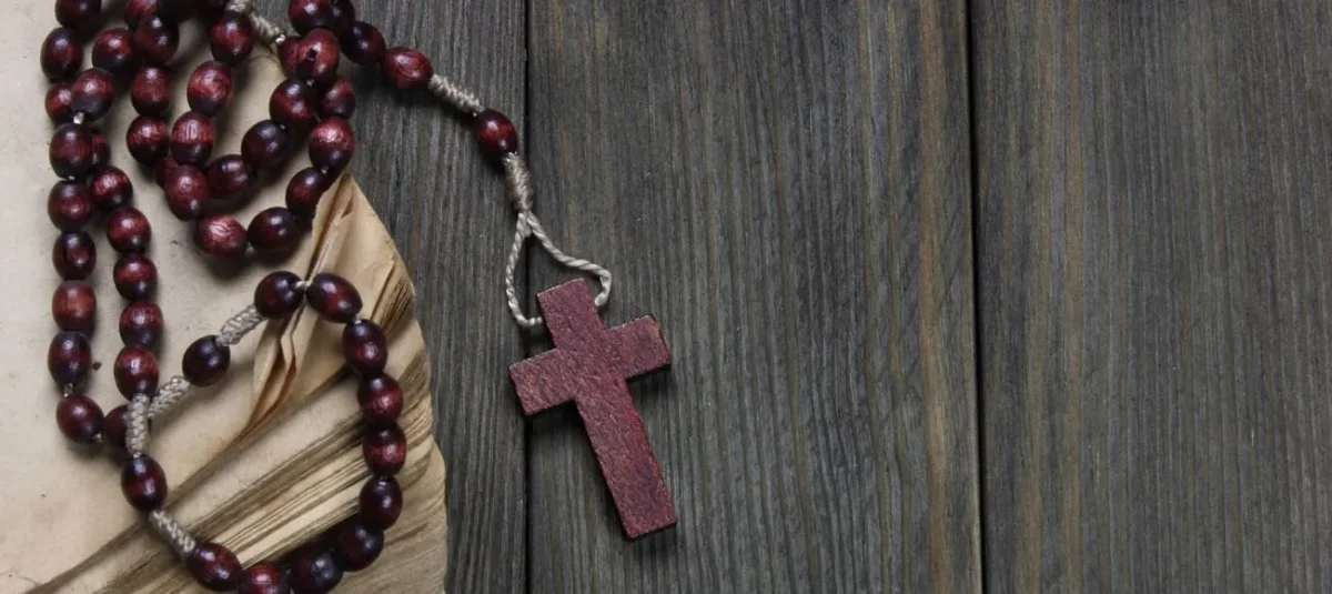 Est-ce qu’un chapelet se porte en collier ?