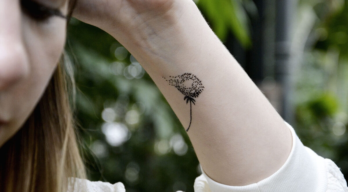 Le tatouage de pissenlit: symbole de liberté et d’éphémère – Découvrez sa signification profonde