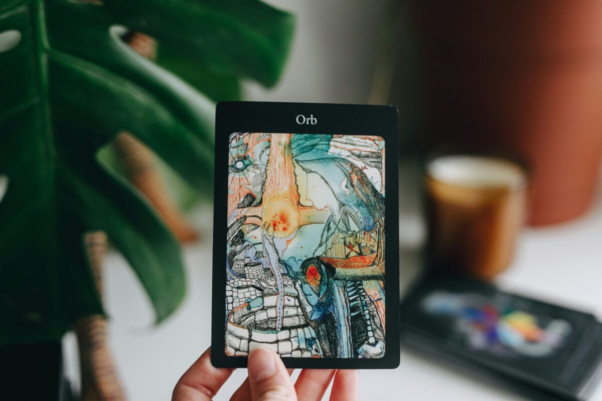 découvrez votre avenir avec des tirages de tarot en ligne. obtenez des réponses sur l'amour, le travail et la vie quotidienne avec notre service de tarot en ligne.