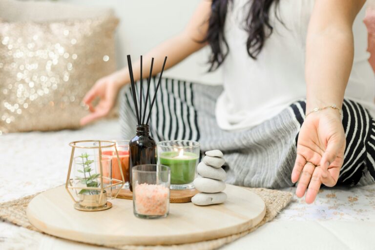 découvrez les bienfaits de la méditation pour la relaxation, la concentration et le bien-être mental. apprenez des techniques de méditation pour une meilleure santé mentale et physique.