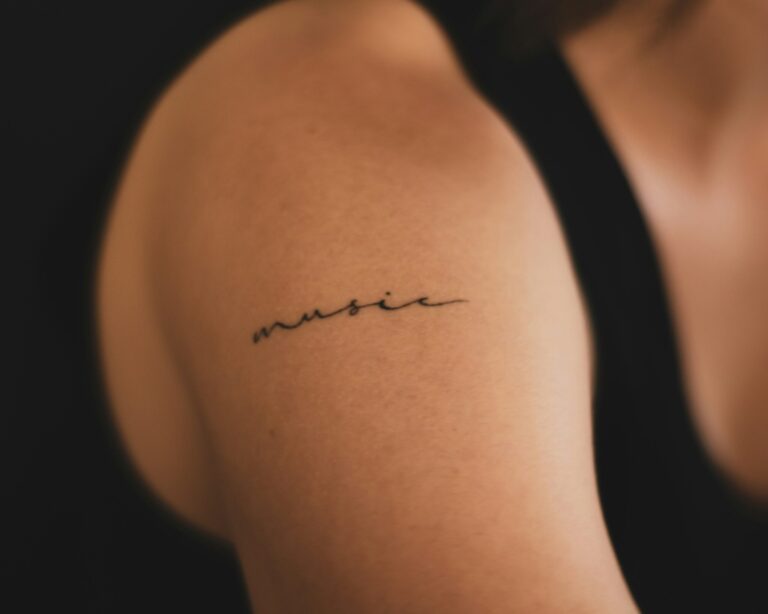 découvrez l'univers du tattoo avec notre sélection de tatouages, conseils et inspirations pour trouver l'art corporel parfait !