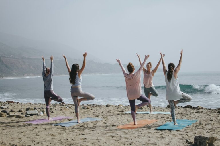 découvrez les bienfaits du yoga pour le corps et l'esprit. apprenez les différentes techniques de respiration, de relaxation et de méditation avec nos cours de yoga adaptés à tous niveaux.