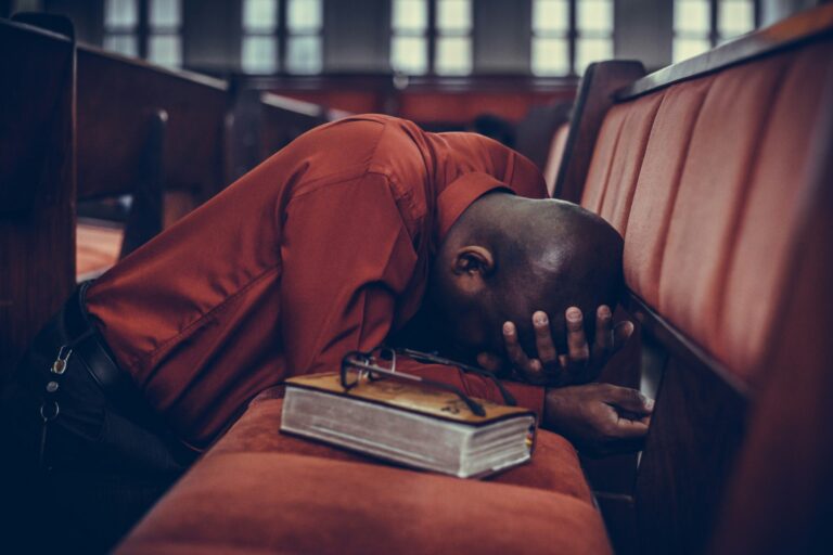 découvrez l'importance de la prière du fajr dans l'islam et son impact positif sur la journée ; apprenez pourquoi elle est considérée comme cruciale dans la vie spirituelle des musulmans.