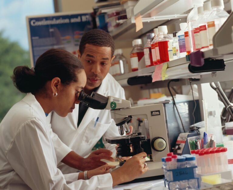 découvrez les traitements du cancer du sein triple négatif pour vous aider à vous informer sur les options disponibles.