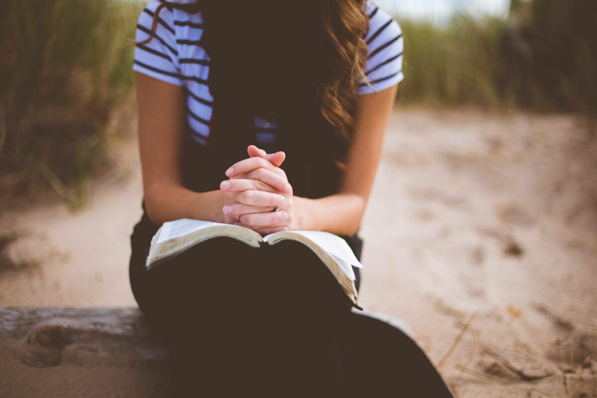 consultez les horaires de prière et les moments de prière quotidiens avec l'application prayer times. recevez des rappels pour les prières et restez connecté avec votre spiritualité en utilisant cette application pratique.