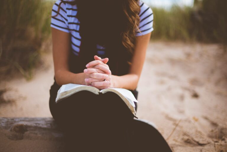 consultez les horaires de prière et les moments de prière quotidiens avec l'application prayer times. recevez des rappels pour les prières et restez connecté avec votre spiritualité en utilisant cette application pratique.