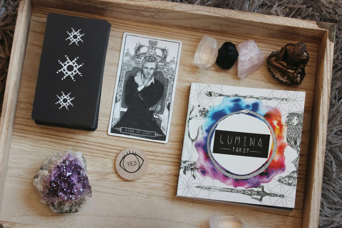 découvrez ce que les cartes du tarot vous réservent avec une lecture précise et fiable. obtenez des réponses à vos questions sur l'amour, la carrière et plus encore.