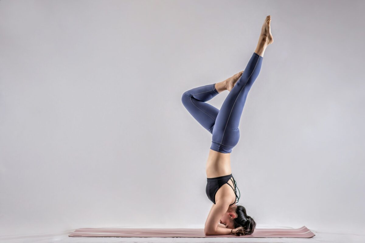 découvrez les bienfaits du yoga pour le corps et l'esprit avec nos séances de yoga adaptées à tous les niveaux. pratiquez le yoga pour trouver équilibre et sérénité dans votre vie quotidienne.