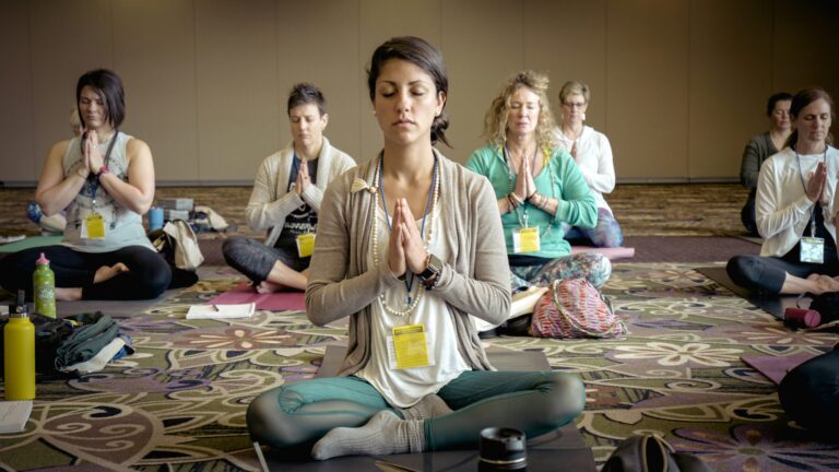 découvrez les nombreux bienfaits de la méditation pour la santé mentale et physique. apprenez comment la méditation peut améliorer votre bien-être et réduire le stress.