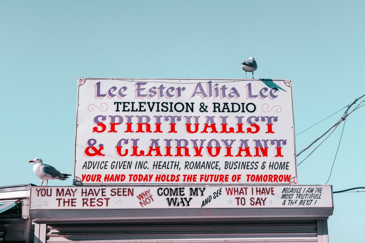 découvrez les services d'un clairvoyant expérimenté pour trouver des réponses à vos questions sur l'avenir. consultation sérieuse et bienveillante.