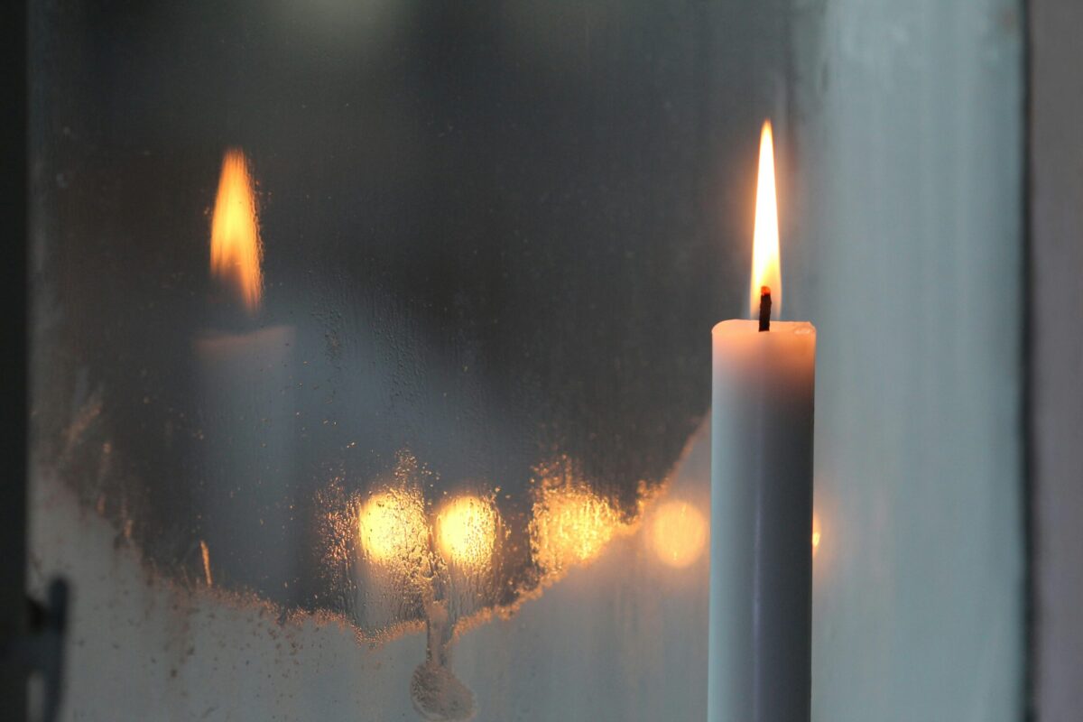 découvrez tout sur le concept de la flamme jumelle et apprenez-en davantage sur les relations spirituelles et les connections profondes dans le concept de twin flame.