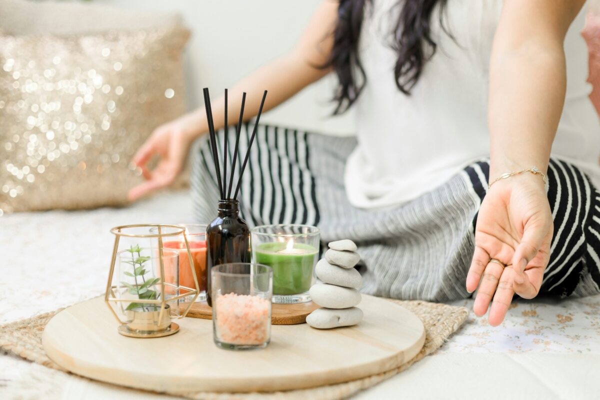découvrez les bienfaits de la méditation pour la relaxation, la concentration et la gestion du stress. apprenez à méditer pour trouver l'harmonie intérieure et la paix de l'esprit.