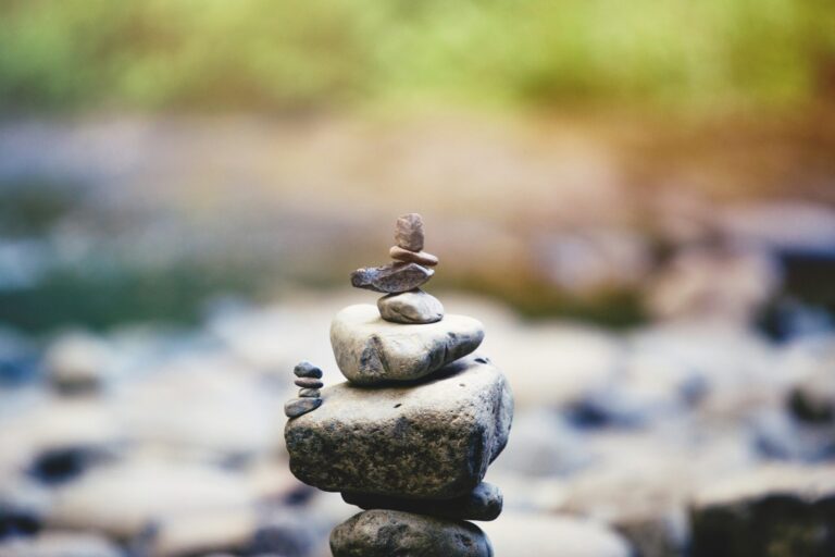 découvrez le calme intérieur au sein de notre centre de méditation. trouvez la sérénité et l'harmonie grâce à nos pratiques méditatives guidées et nos enseignements spirituels.